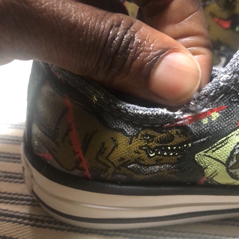 Dinosaur themed Converse sneakers - Picture 9 of 10